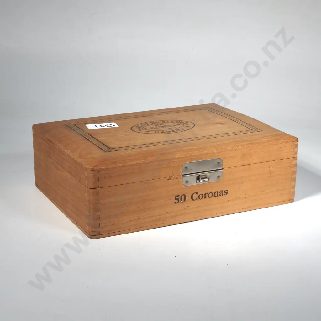 Vintage La Flor de Allones Cigar Box in Light Wood & with a Metal Locking Catch Image 1++