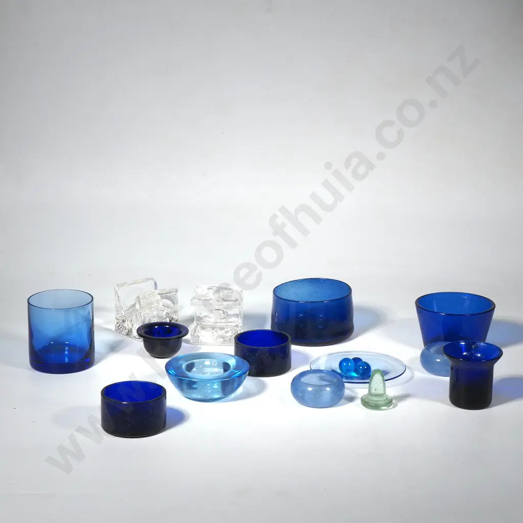 Pair of Timo Sarpaneva Art Glass Juvena Oy Helsinki RI-Jalka Candle/Napkin Holders & a Quantity of Blue Glass Liners Image 1++