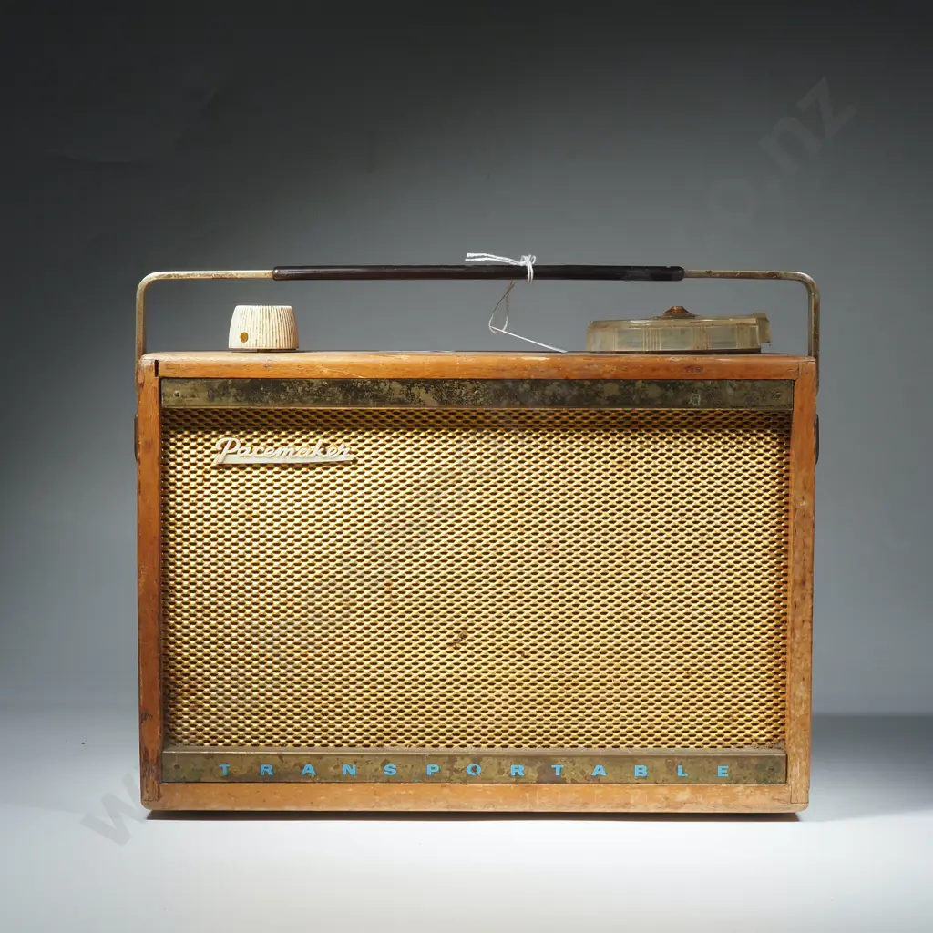 Vintage Pacemaker Transportable Radio, Manufactured in NZ Between 1957 & 1960 Image 1++