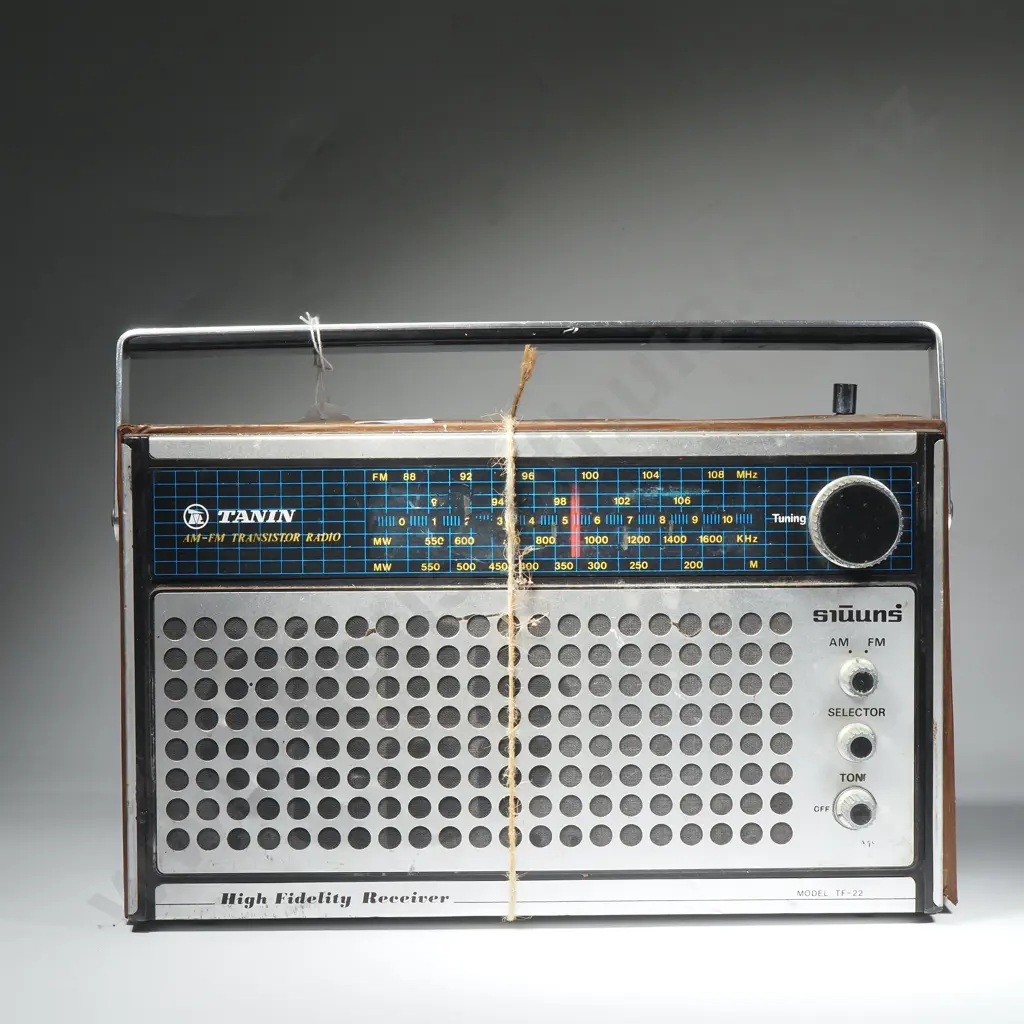 Vintage Tanin TF -22 Solid State AM FM Radio Made in Thailand in a Wooden Frame Image 1++