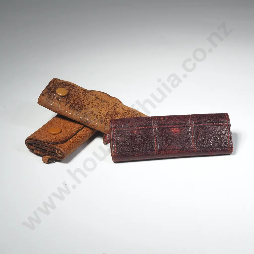 Three Vintage Leather Sovereign Cases  Image 1++