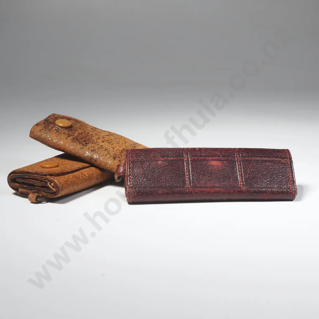 Three Vintage Leather Sovereign Cases  Image 1++