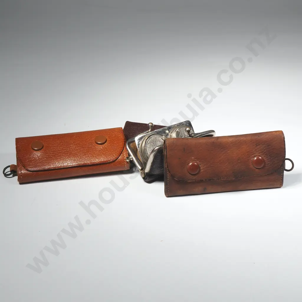 Two Vintage Leather Sovereign Cases, a Sovereign & Half Sovereign Holder in The Form of a Purse Image 1++