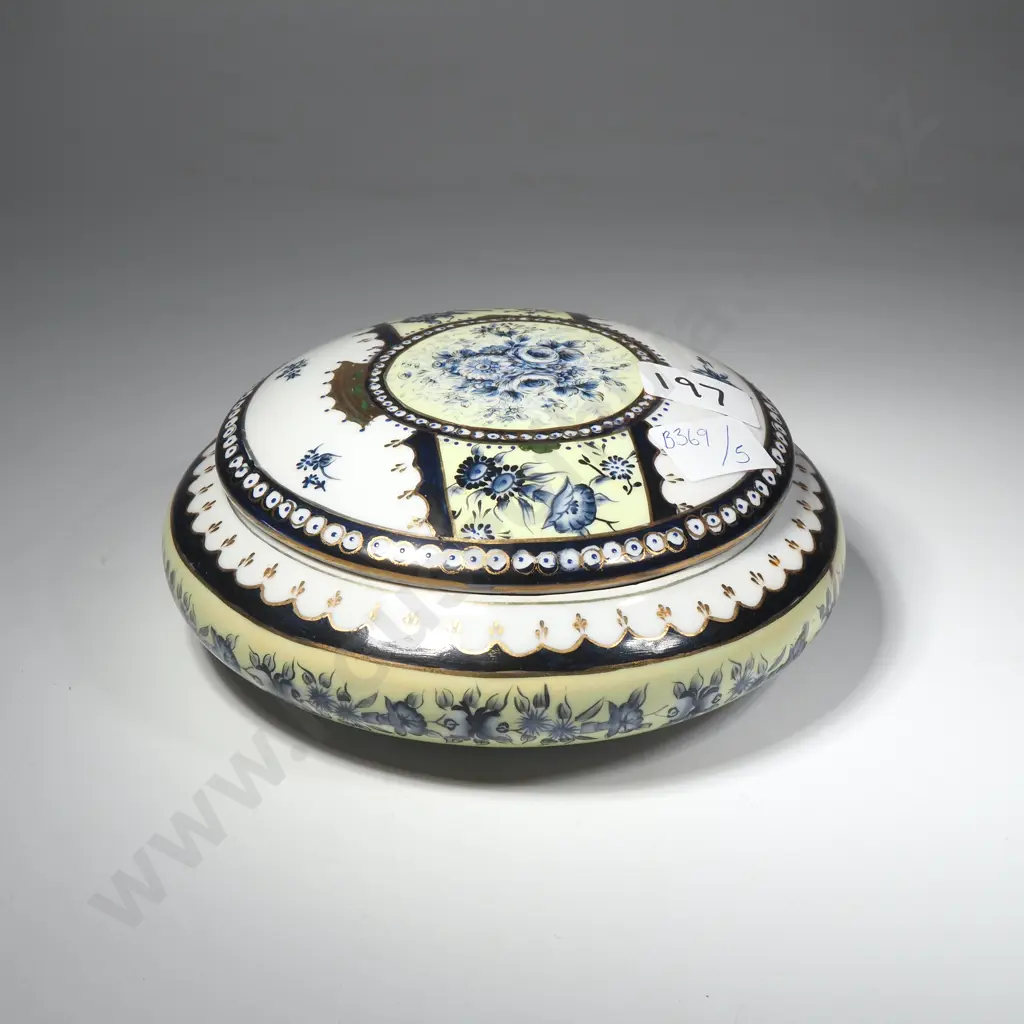 Porcelain Lidded Trinket Box w Floral & Gilt Decoration. Image 1++