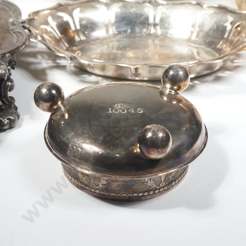 Selection of Silver Plated Trays & an Entree Dish Image 1++
