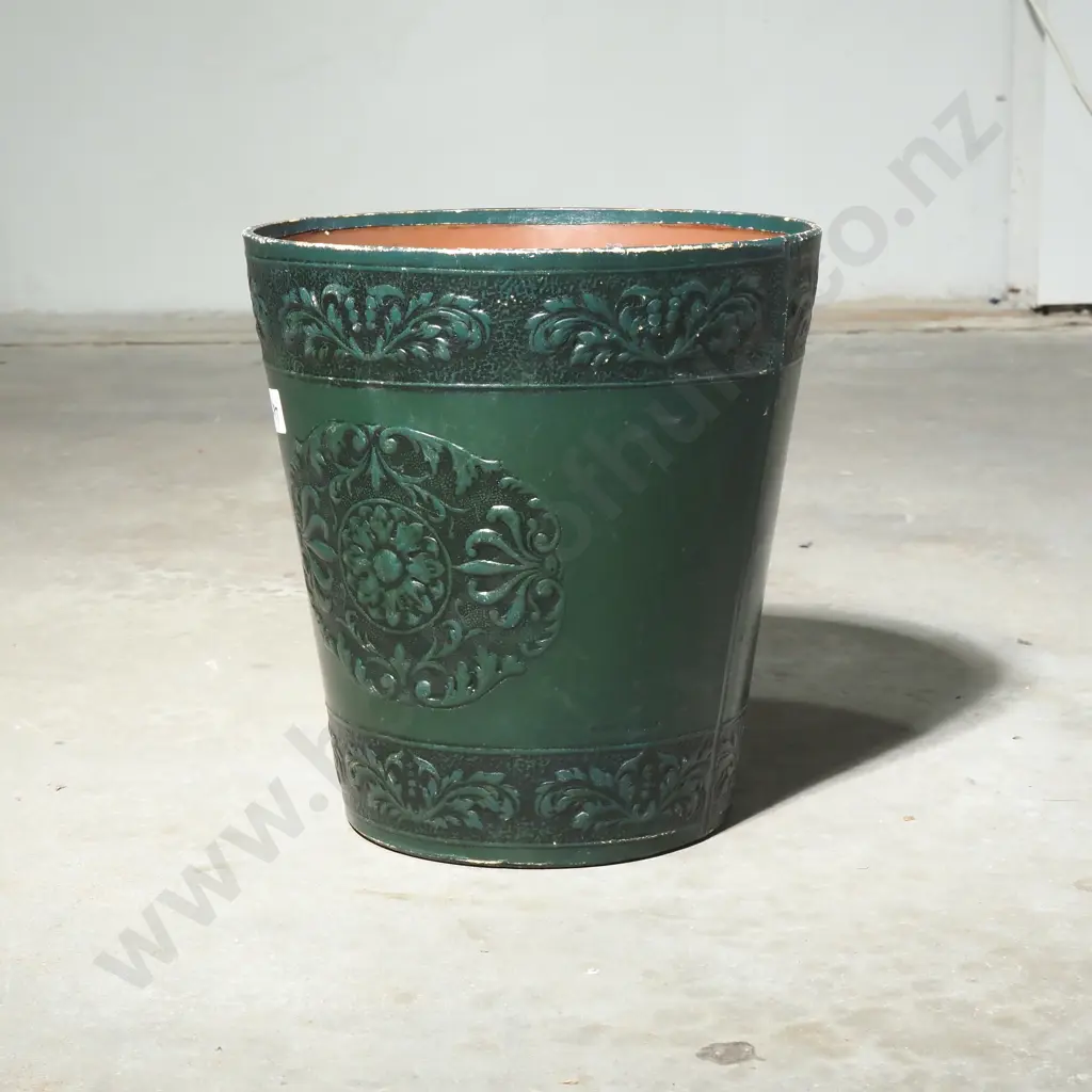 Embossed Green Leather Waste Paper Bin Image 1++