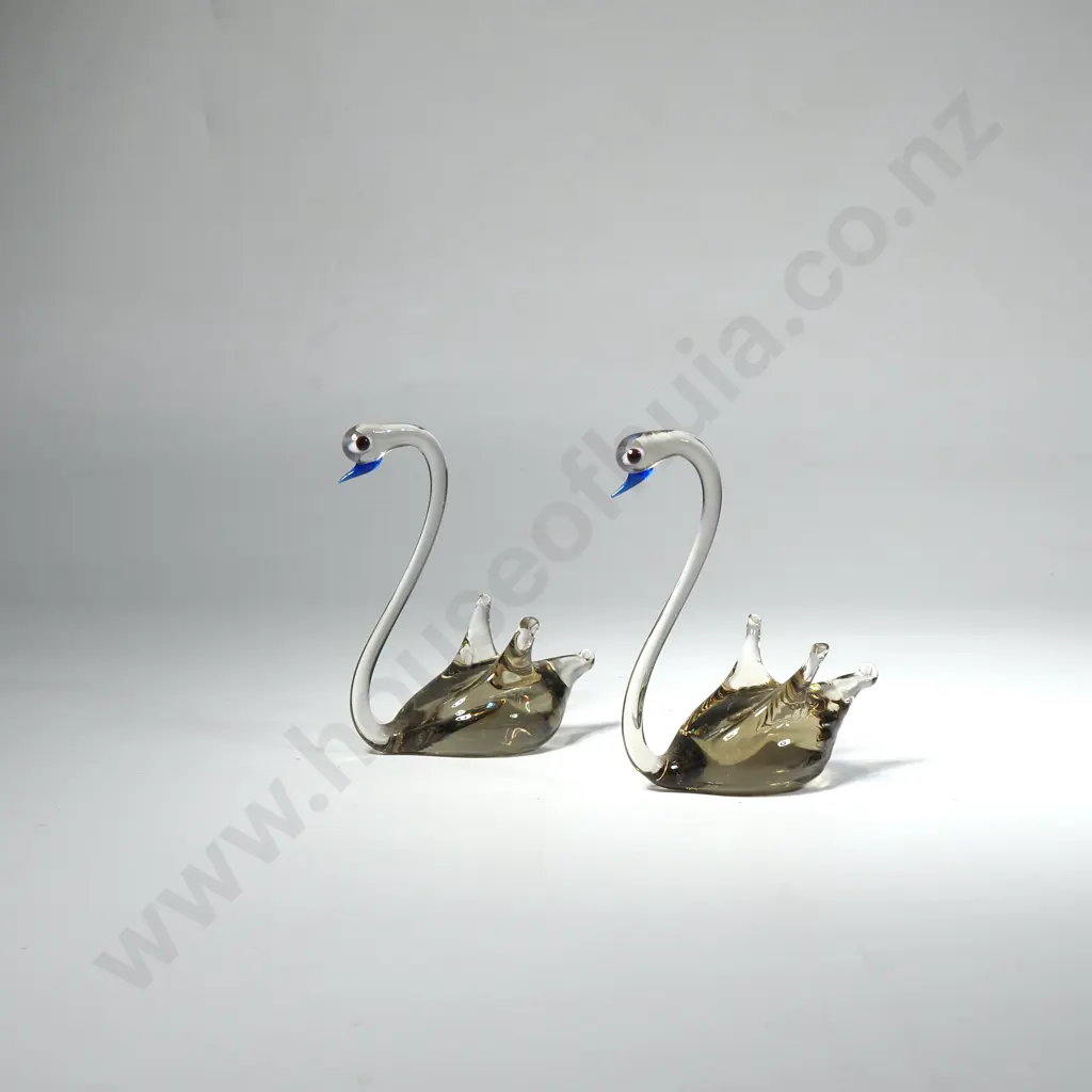 Pair of Art Glass Swans Image 1++