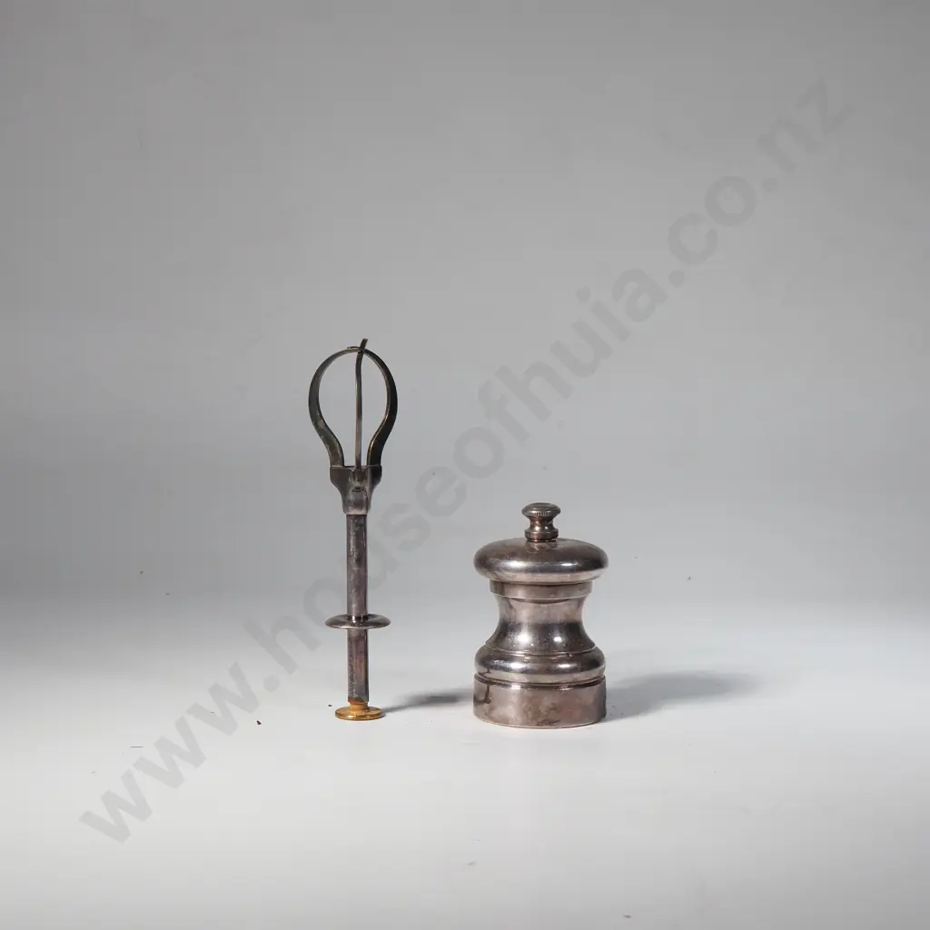 Silver Plate Oliver Grabber & Pepper Grinder Image 1++
