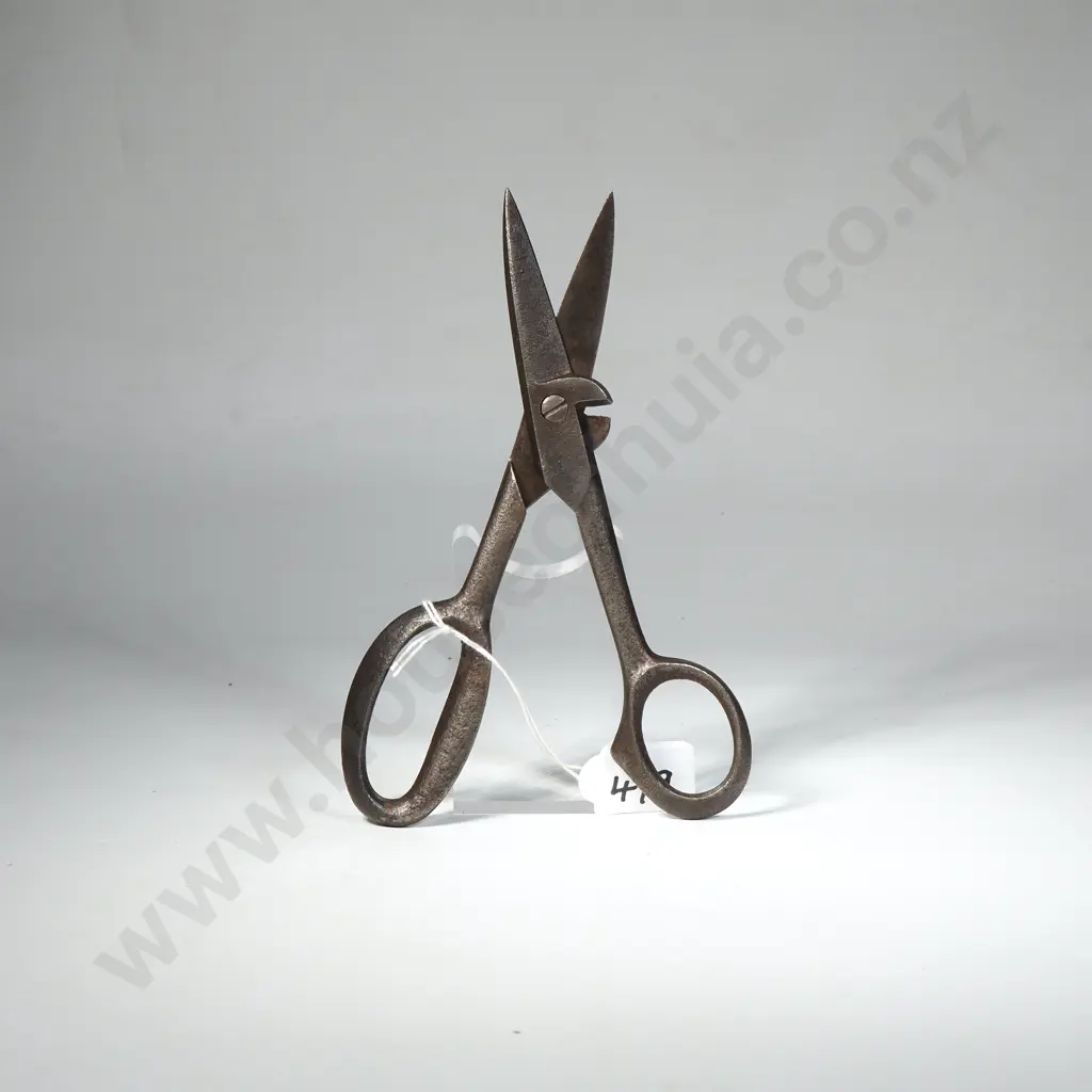 Vintage Buttonhole Scissors Designed for Cutting Fabric Image 1++