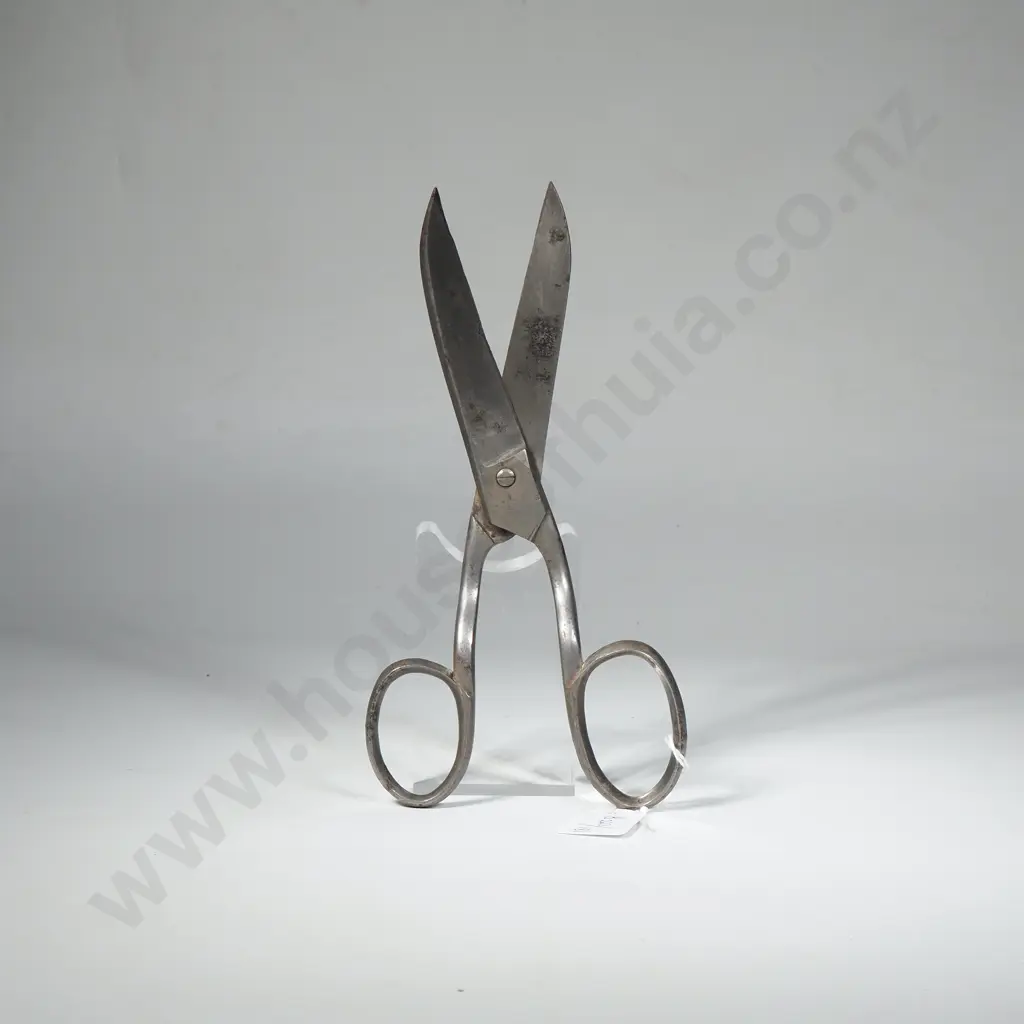 Vintage Metal Tailor Shears w Double Ring Design for the Handles & Curved Blades Image 1++