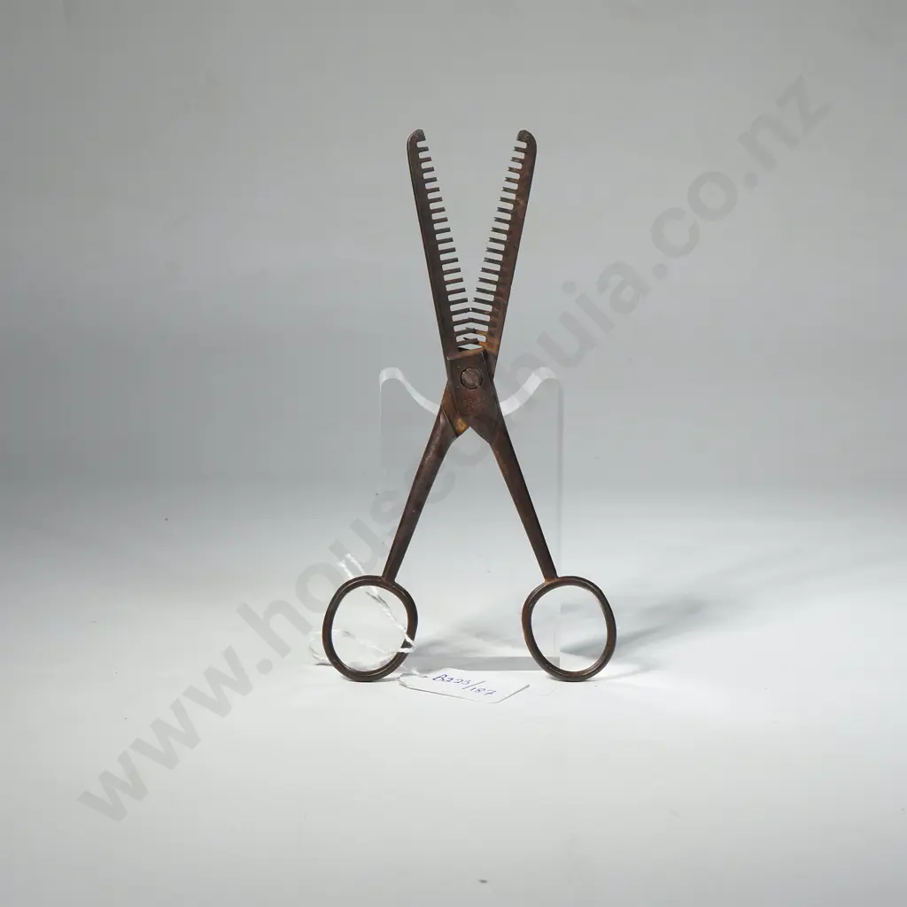 Vintage Thinning Shears w Serrated Blade, "Friar" Trade Mark Manufactured by Geo, Gills & Sons, Sheffield, England Image 1++