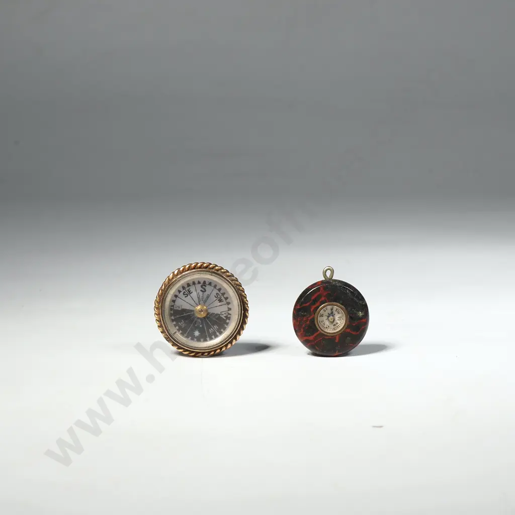 Small Compass w Sardonyx Back & Mother of Pearl Dial Surrounded in 9ct Gold & a Small Faux Tortoiseshell Charm Compass Image 1++