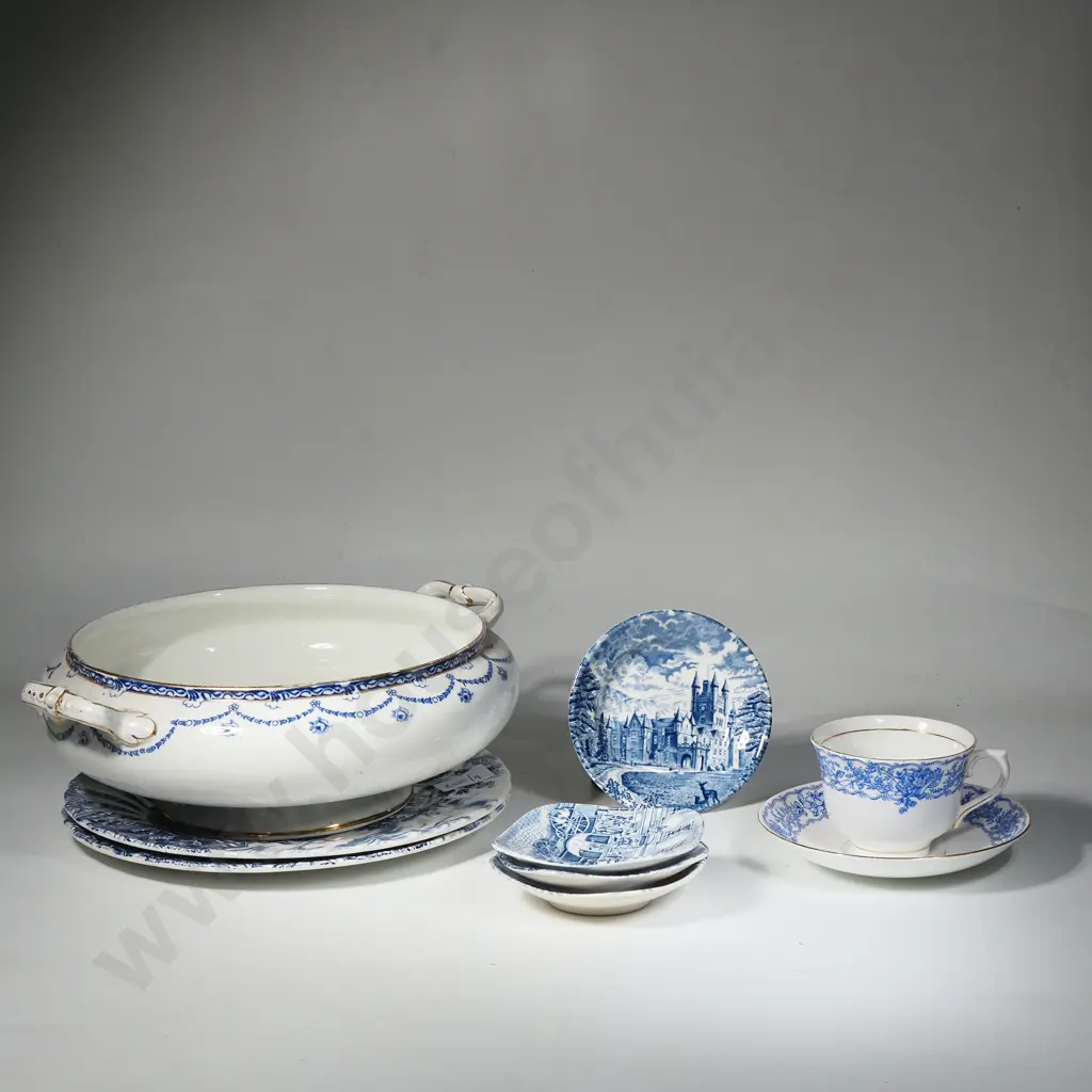 Large F Winkle & Co Cheltenham Blue & White Double Handled Bowl Image 1++