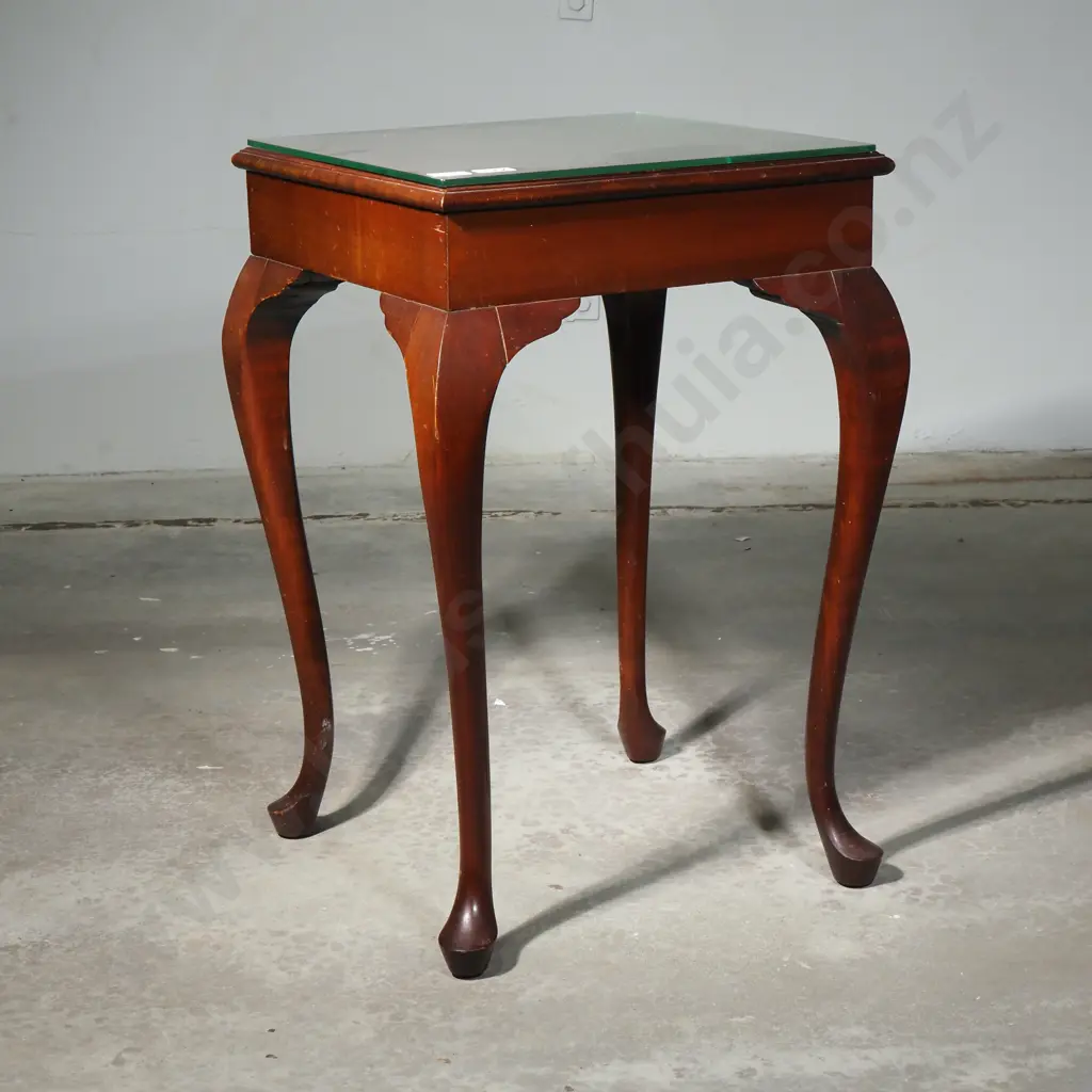 Vintage Timber Hall Table on Cabriole Legs Image 1++