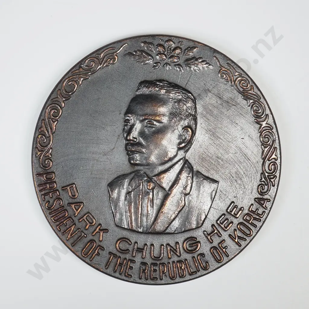 BRONZE MEDAL, COMMEMORATING THE VISIT OF THE REPUBLIC OF KOREA PRESIDENT TO NEW ZEALAND, 1968, 57MM Image 1++