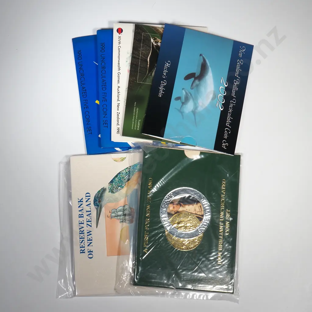 7 X UNC COIN SETS 1989, 2 X 1990 BLUE, 93, 94, 2002, 07 CCV$300 Image 1++