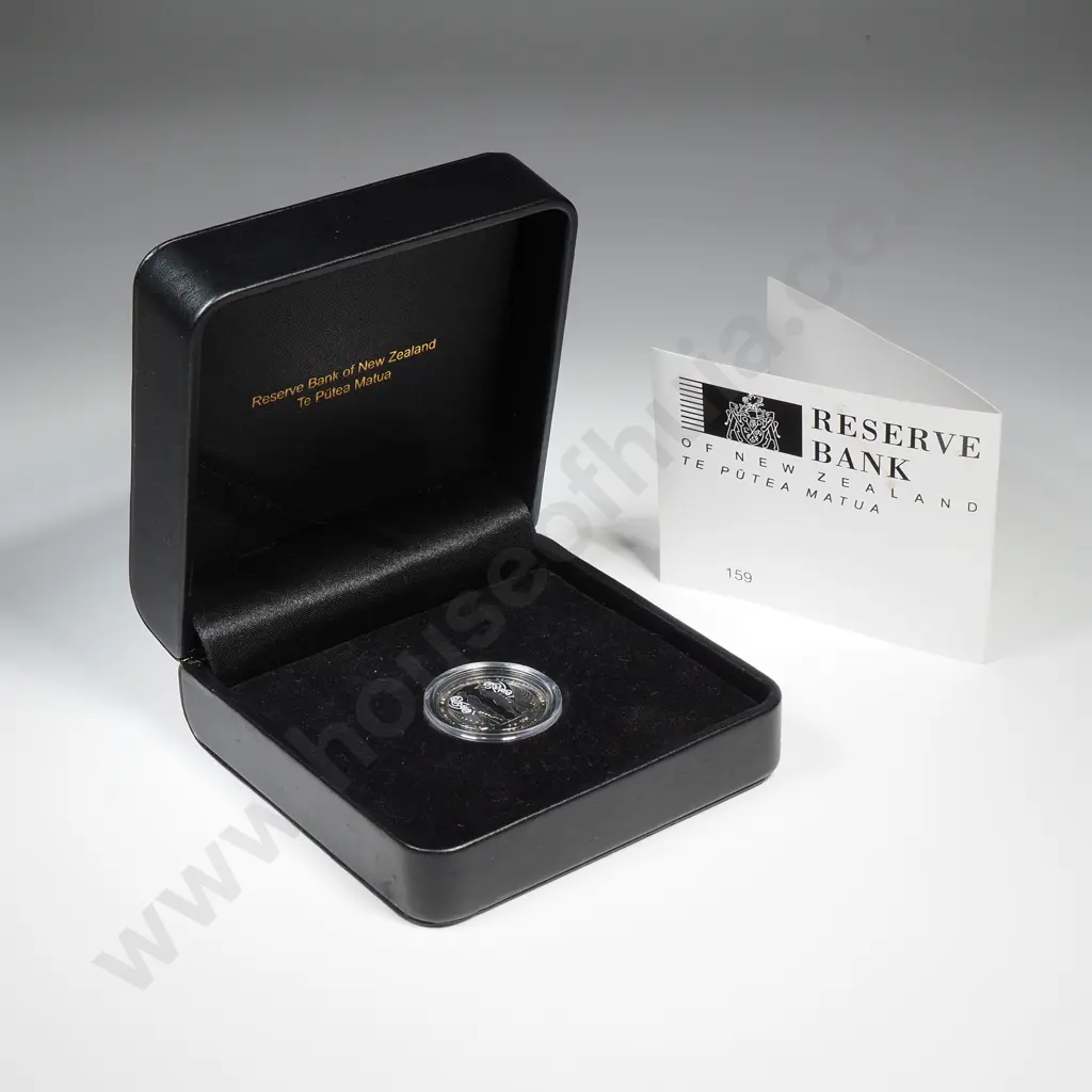 2015 ANZAC UNC 50 CENTS IN STAFF ISSUE RESERVE BANK PLUSH CASE ( CASE MARKED UNDERNEATH ), C.V $350 Image 1++