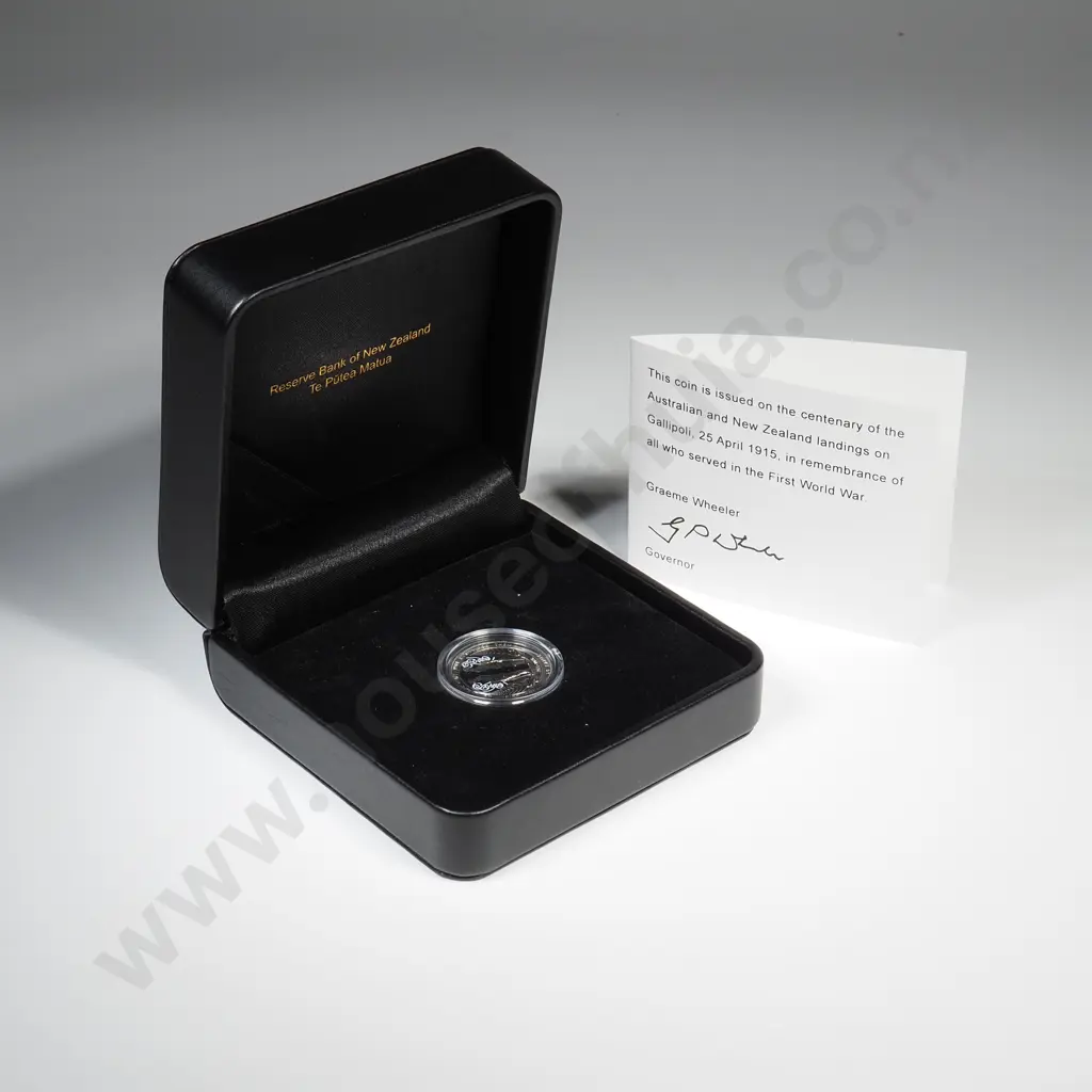 2015 ANZAC UNC 50 CENTS IN STAFF ISSUE RESERVE BANK PLUSH CASE, C.V $350 Image 1++
