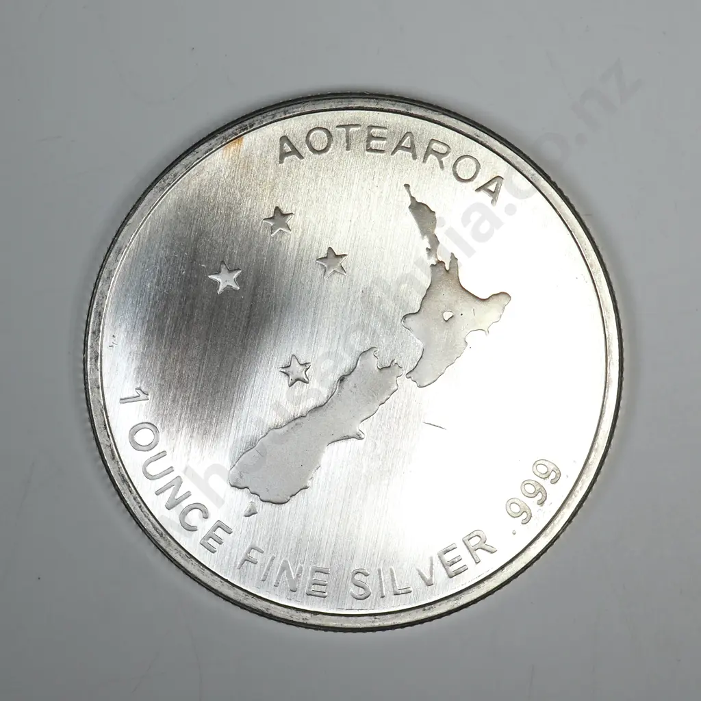 NEW ZEALAND SILVER FERN ONE OUNCE .999 SILVER COIN Image 1++
