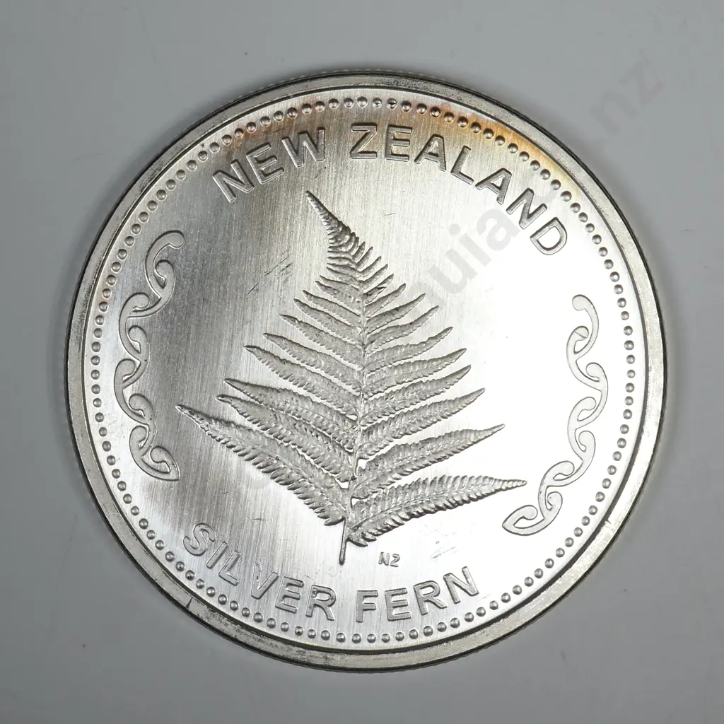 NEW ZEALAND SILVER FERN ONE OUNCE .999 SILVER COIN Image 1++