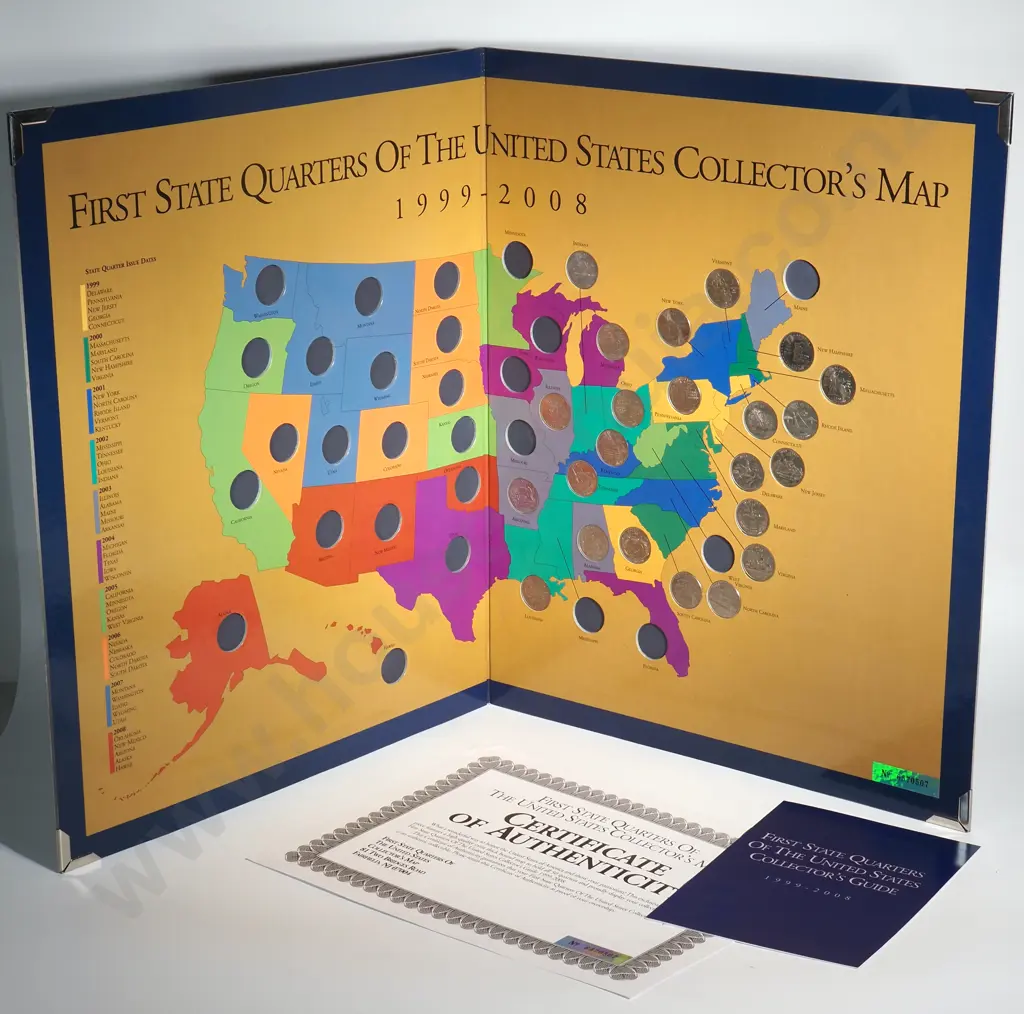 2 x "First State Quarters of the United States Collector's Map 1999-2008", one with 23 coins, the other with 28 coins plus 235 loose State Quarters, unsorted Image 1++