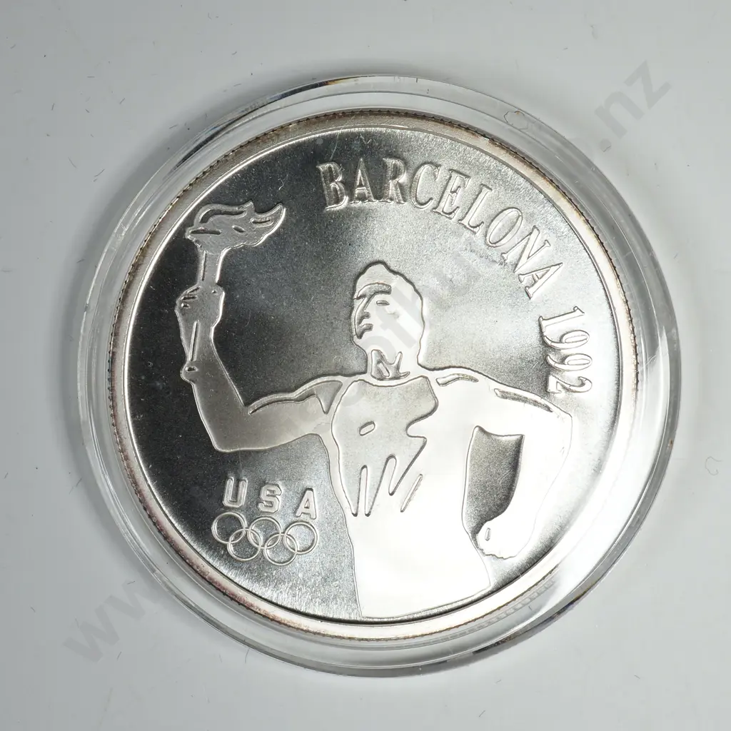 1992 Barcelona Olympic Commemorative - one troy ounce .999 silver Image 1++