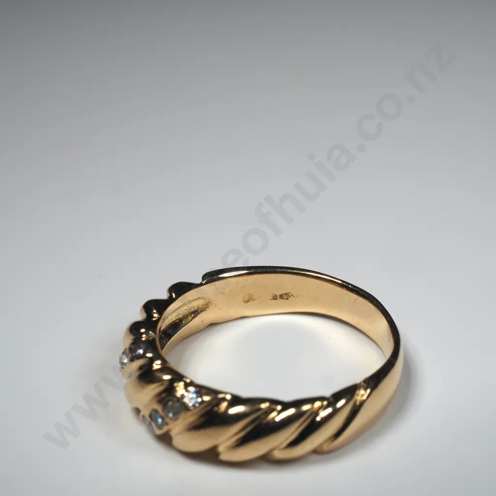 18ct Gold & Diamond Swirl Ring Image 1++