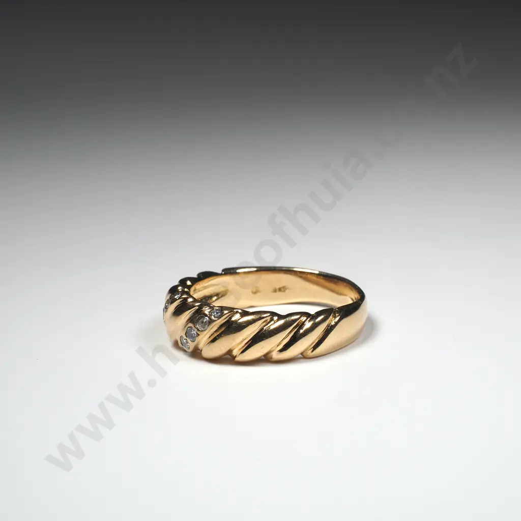 18ct Gold & Diamond Swirl Ring Image 1++