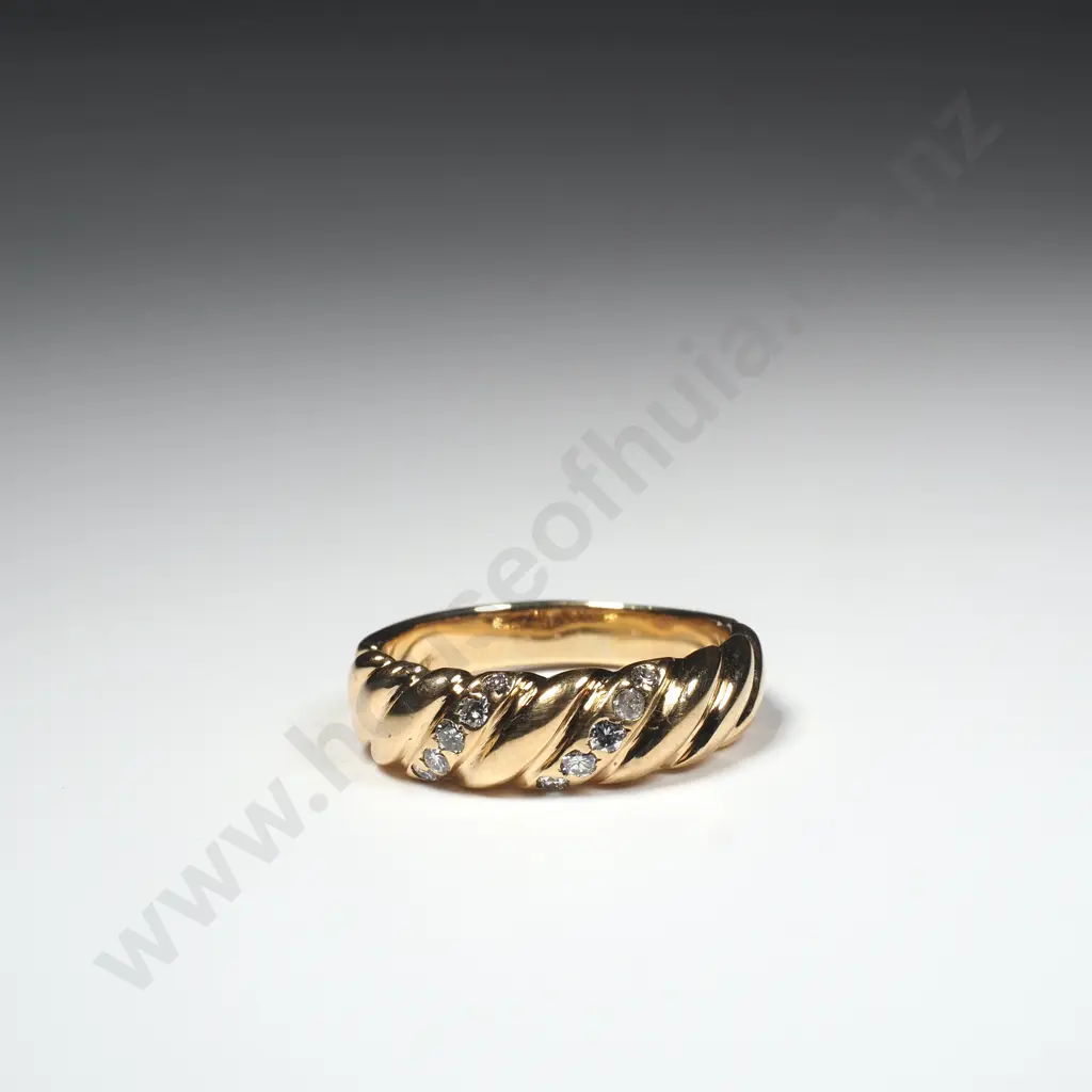 18ct Gold & Diamond Swirl Ring Image 1++