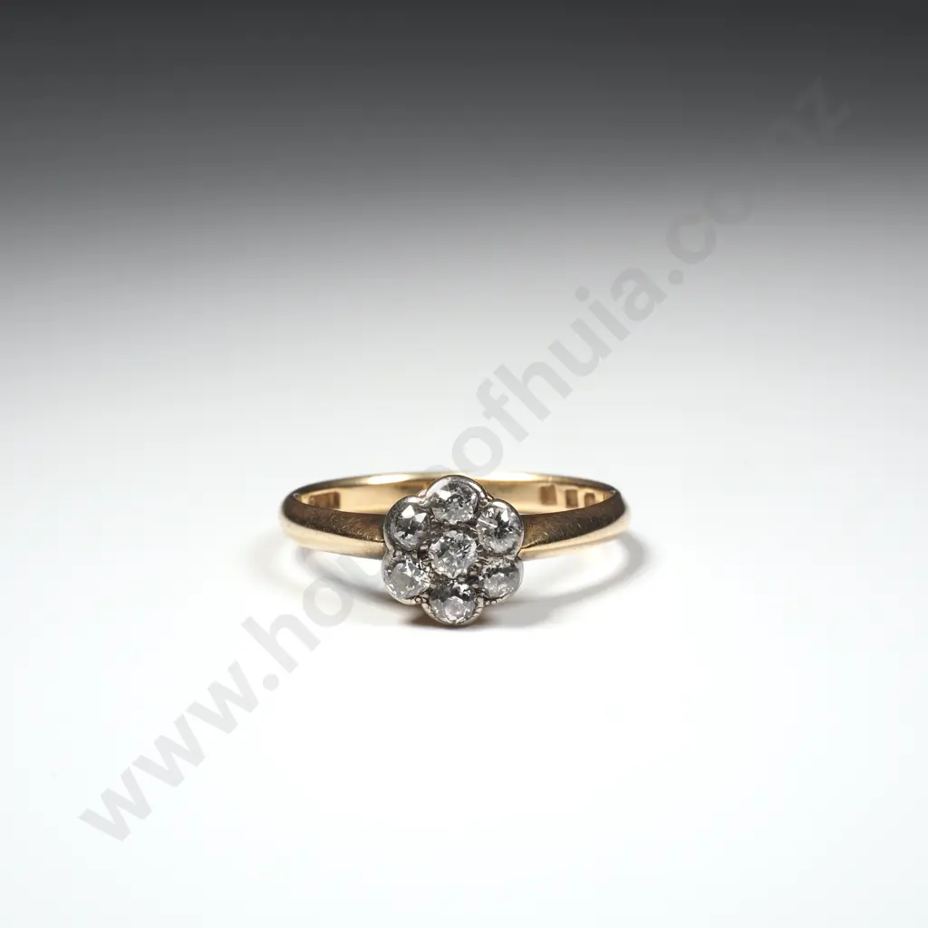 Vintage 18ct Gold Diamond Cluster Ring Image 1++