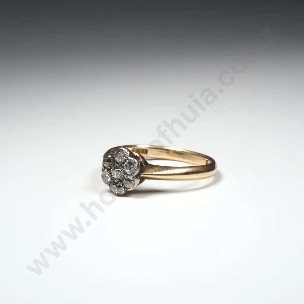Vintage 18ct Gold Diamond Cluster Ring Image 1++