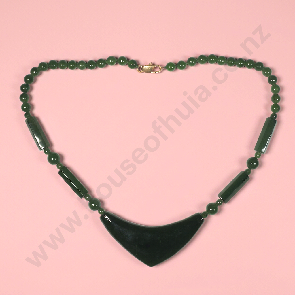 Impressive 14ct Gold Clasp Jade Necklace Image 1++