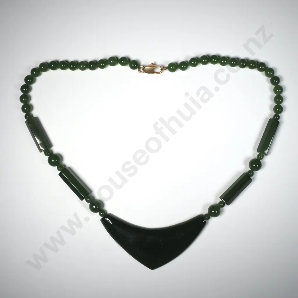 Impressive 14ct Gold Clasp Jade Necklace Image 1++