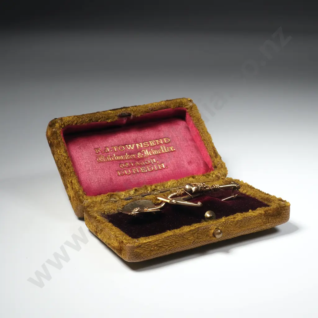 Exceptional 9ct Gold Rush Miner's Pickaxe & Shovel Brooch with 3 Nuggets in F J Townsend Dunedin Antique Jewellers Box Image 1++