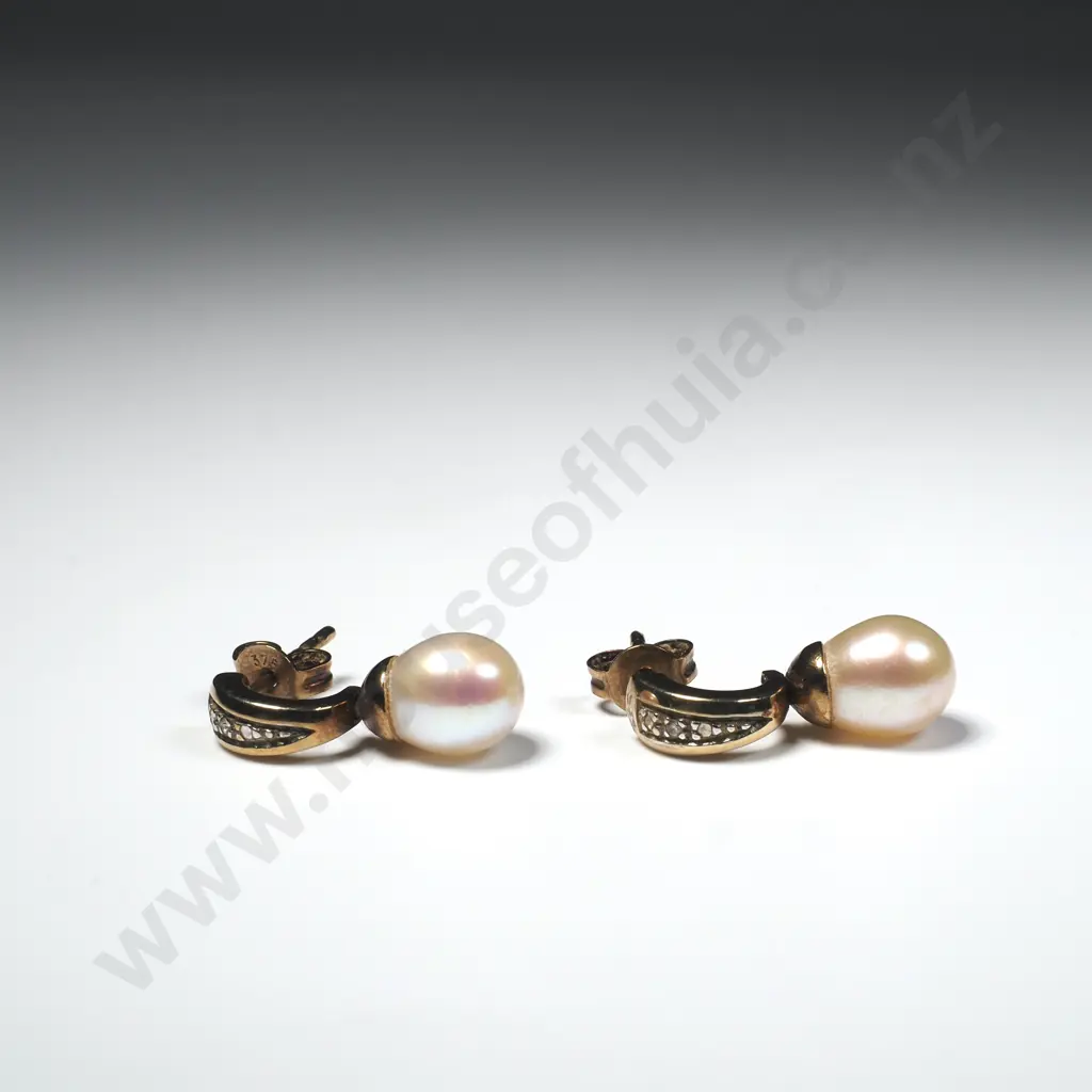 9ct Gold Pearl Drop Earrings Image 1++