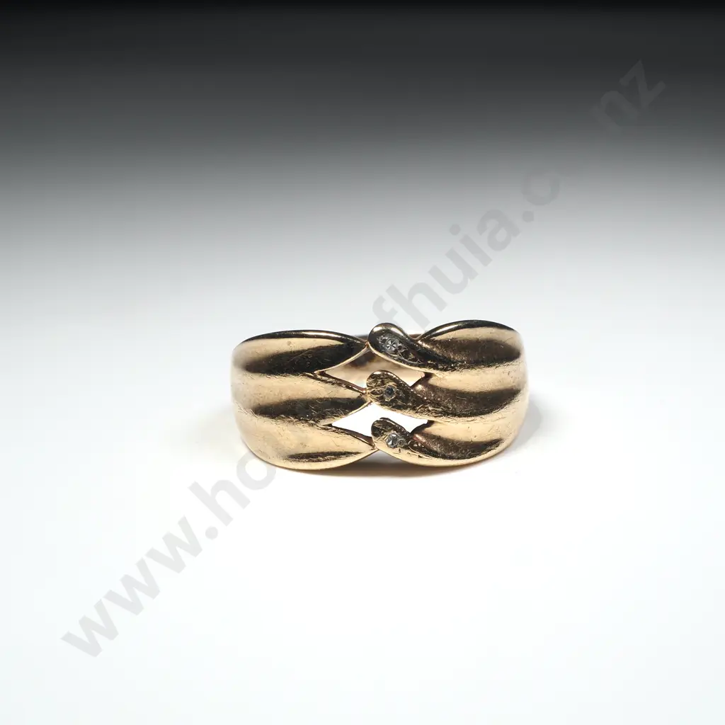 9ct Gold Ring w Three Tier Detail Image 1++