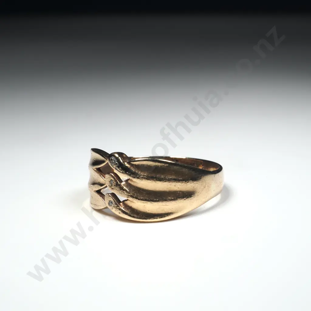 9ct Gold Ring w Three Tier Detail Image 1++