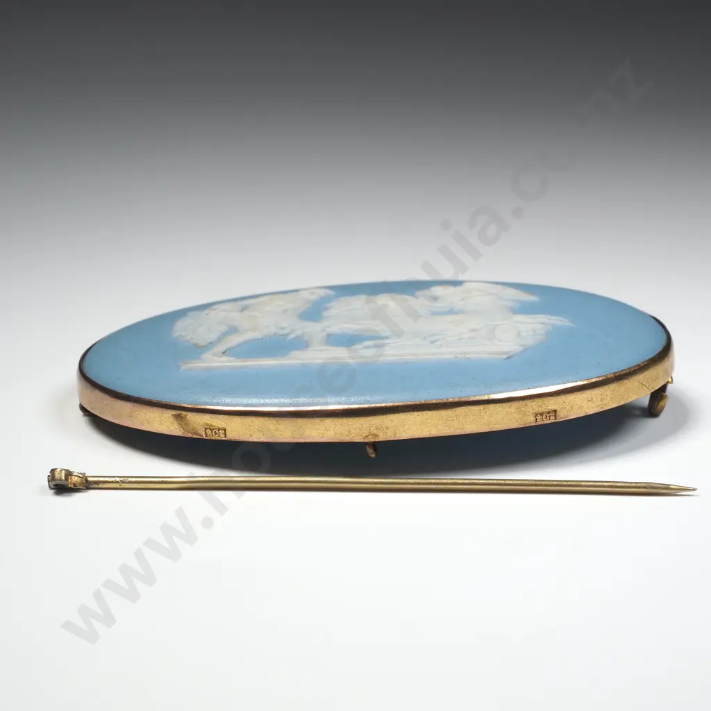 Antique 9ct Gold Mounted Wedgewood Brooch Image 1++