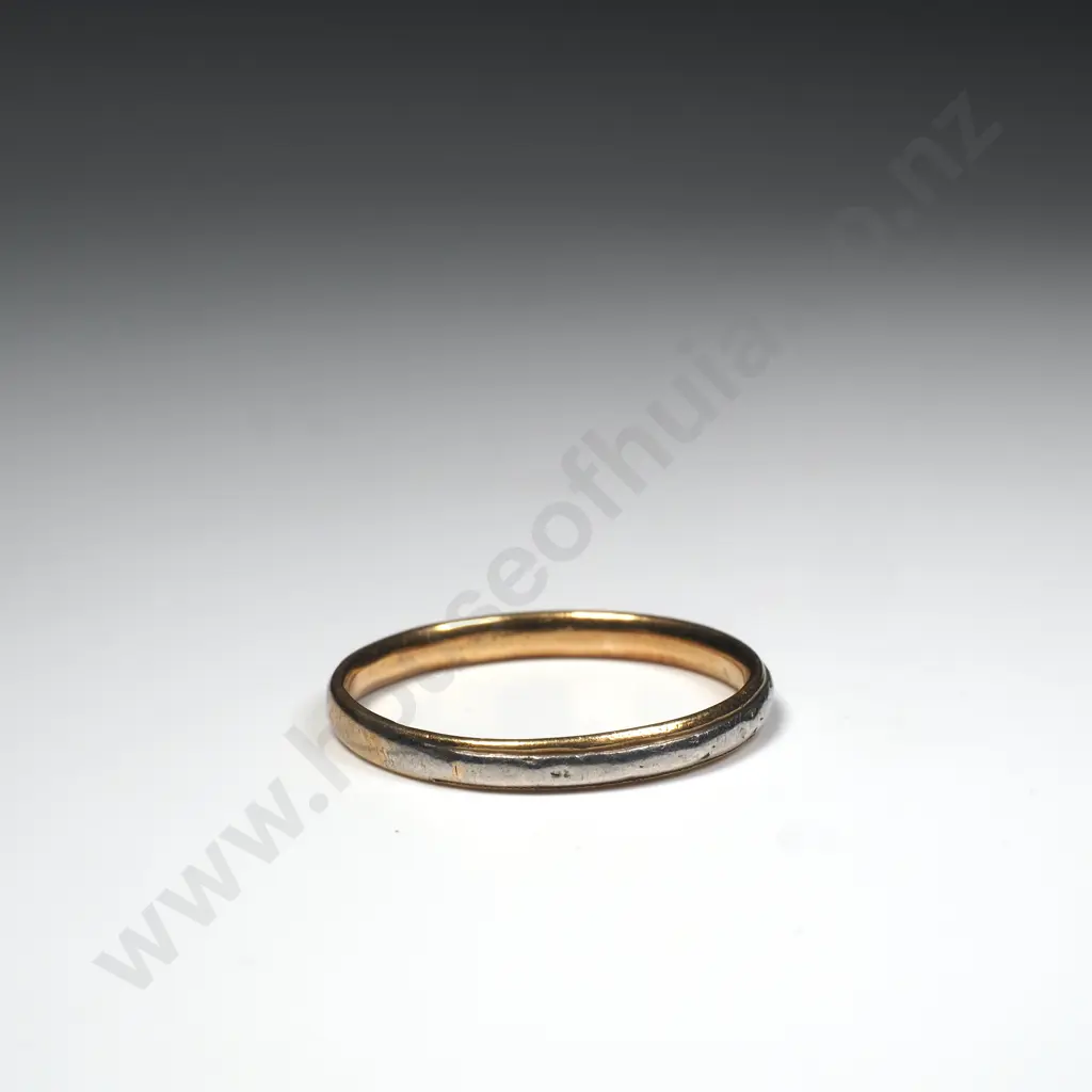 18ct Gold Wedding Band w Platinum Detail Image 1++