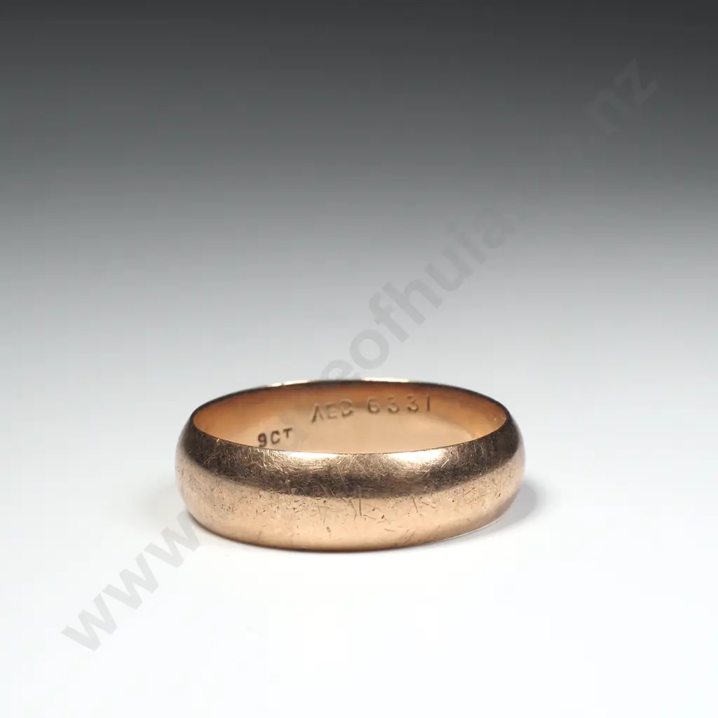Vintage 9ct Gold Wedding Band Image 1++