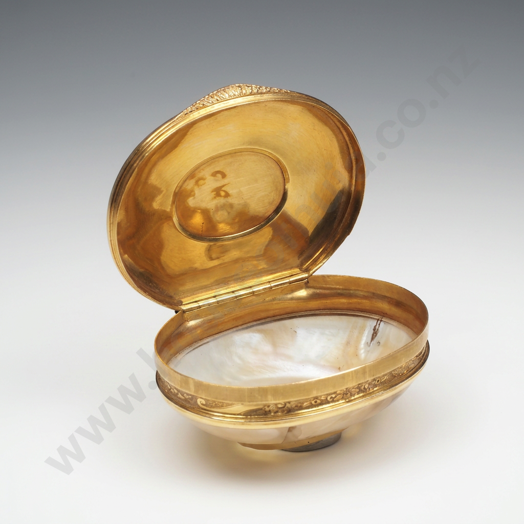 Exceptional Antique Moss Agate & High Carat Gold Vanity Box Image 1++