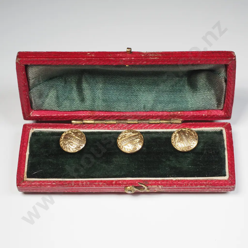 Antique Cased Set of Three 9ct Gold Shirt Studs Image 1++