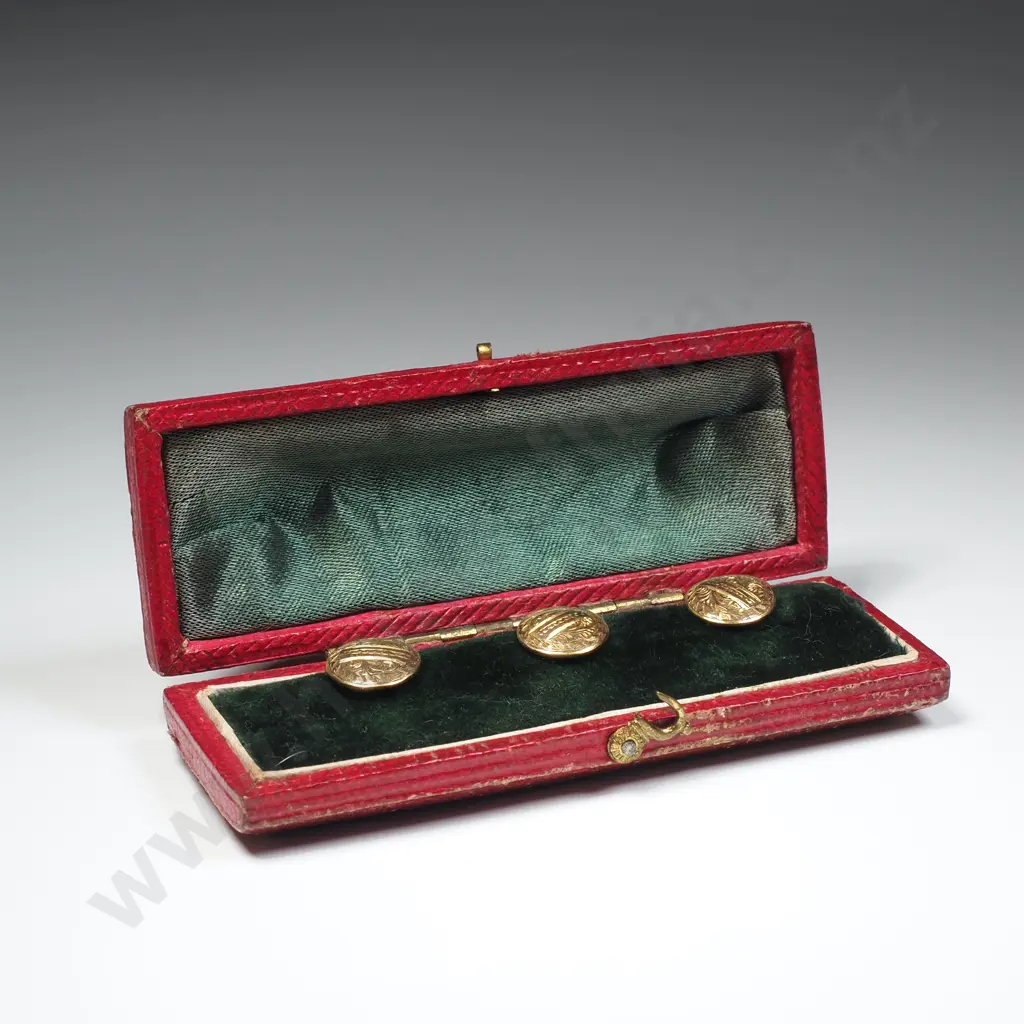 Antique Cased Set of Three 9ct Gold Shirt Studs Image 1++