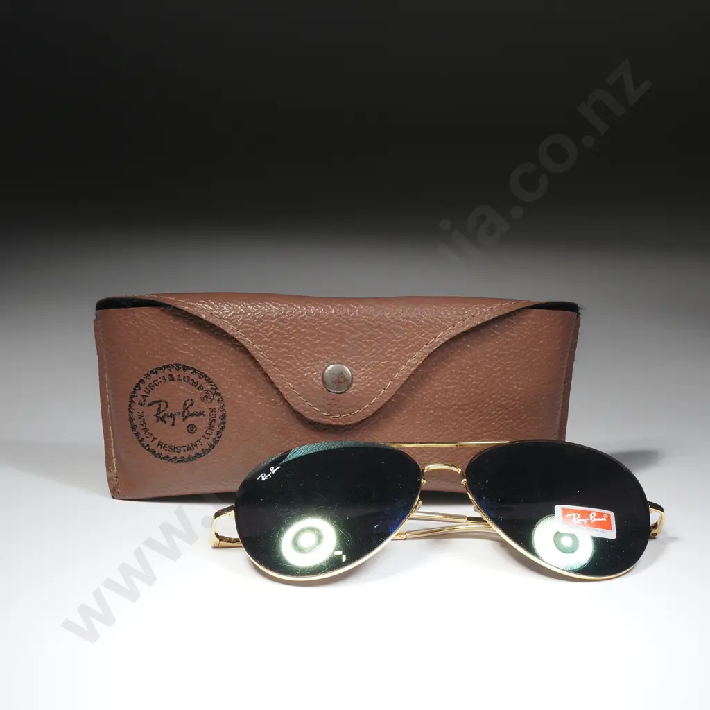 Rayban Aviator Sunglasses w Gold Frame & Blue Lenses in Original Rayban Case Image 1++