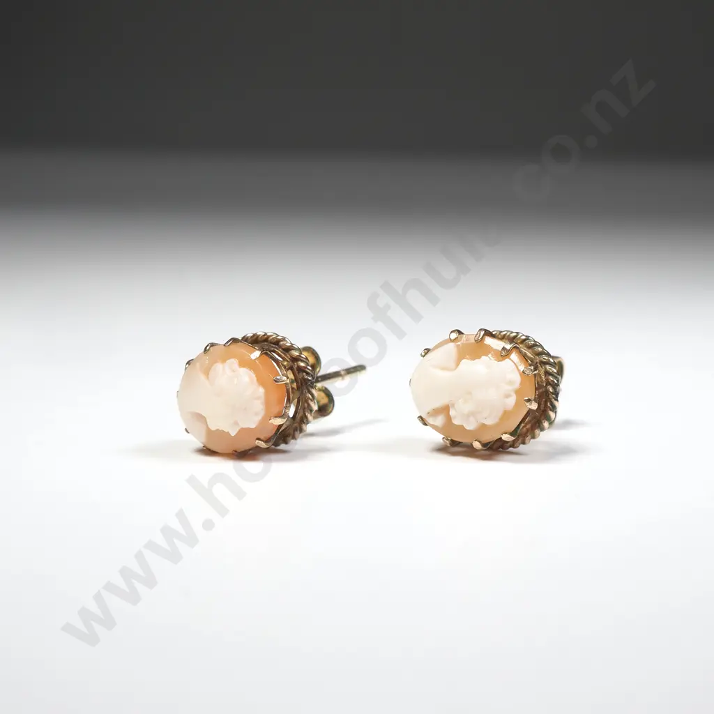 Vintage Pair of 9ct Gold Cameo Earrings Image 1++