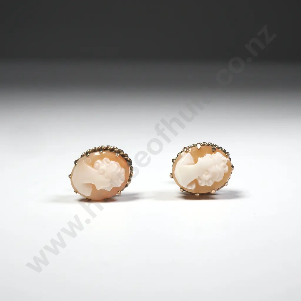 Vintage Pair of 9ct Gold Cameo Earrings Image 1++