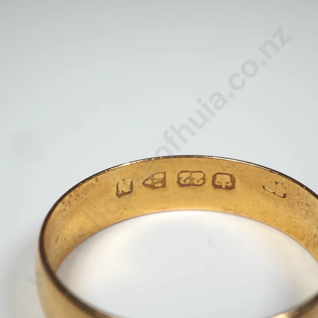 22ct Gold Wedding Ring w English Hallmarks Image 1++