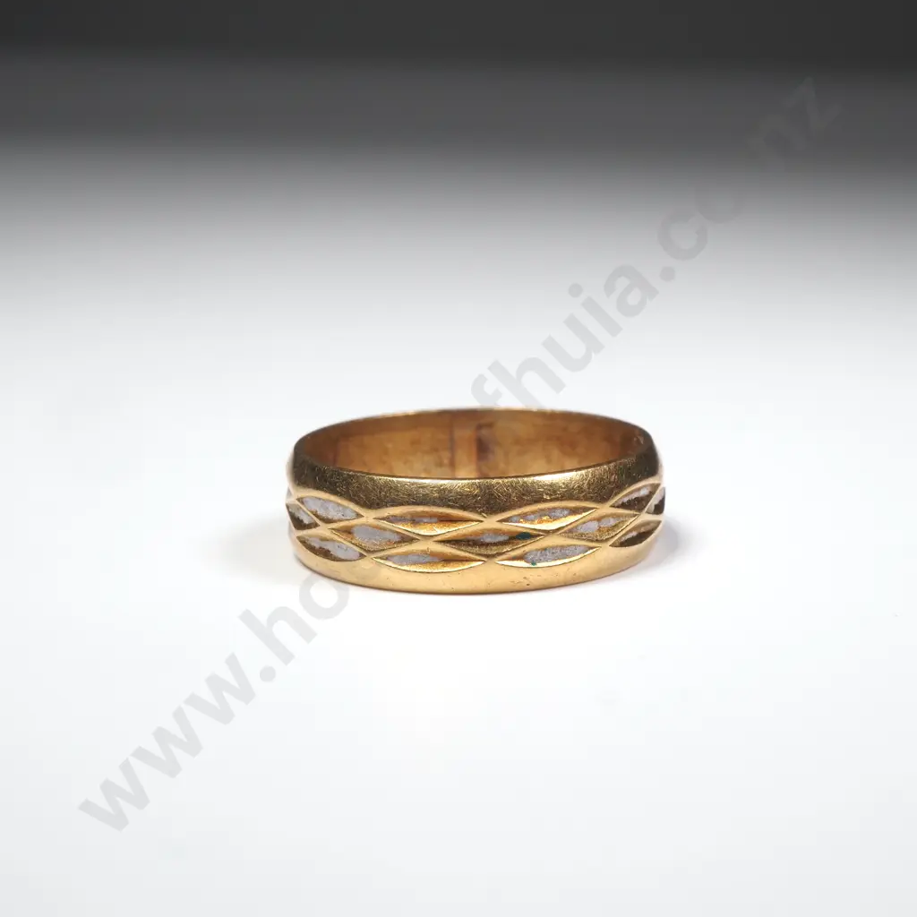 Decorative 18ct Gold Band Image 1++