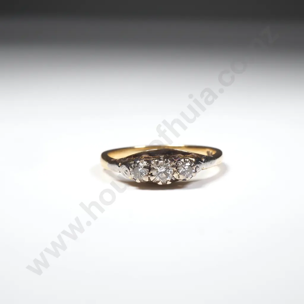 18ct Gold Three Diamond Ring Image 1++
