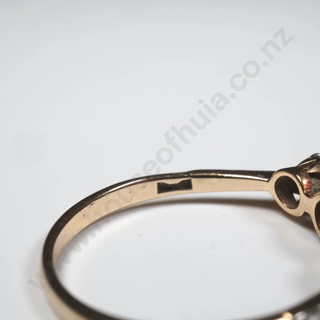 18ct Gold Three Diamond Ring Image 1++